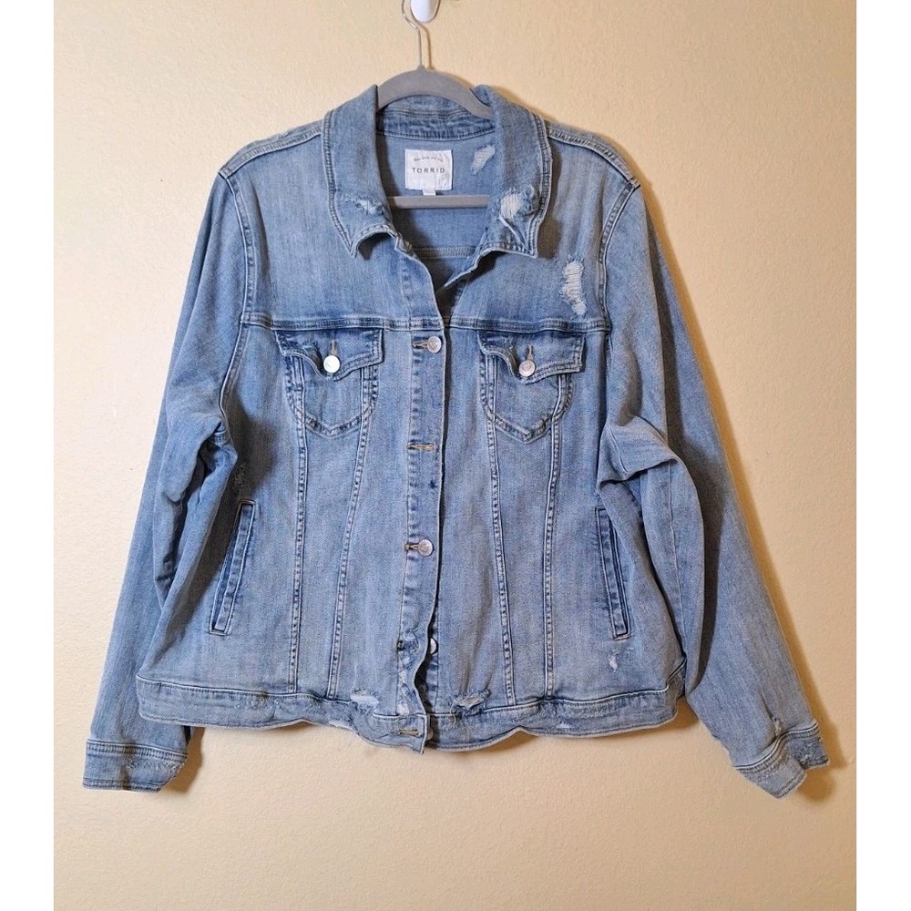 Torrid Blue Jean Distressed Denim Jacket Size 4 Retro Moto Cabin Casual‎ Western